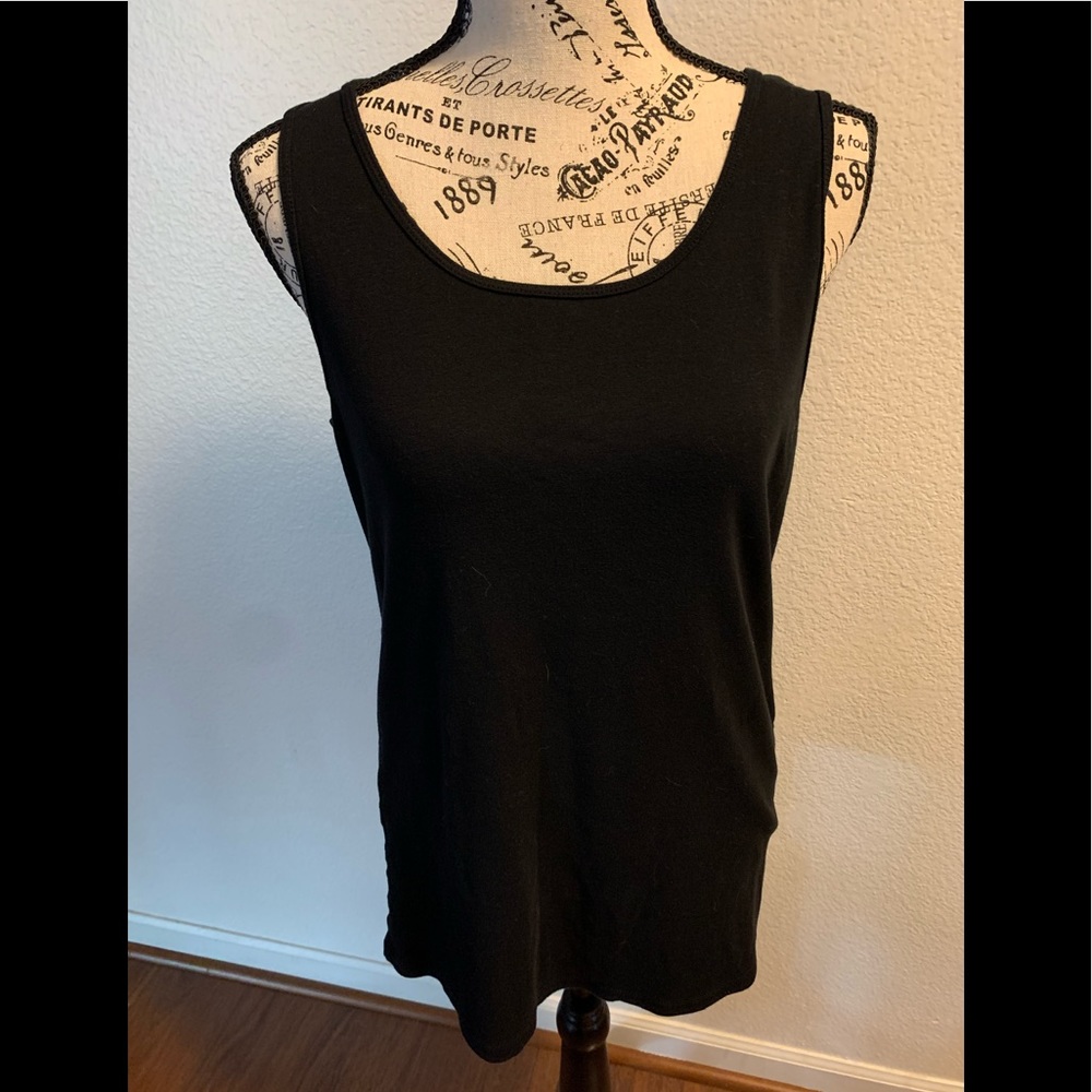 🌺Woman’s Black Tank Top